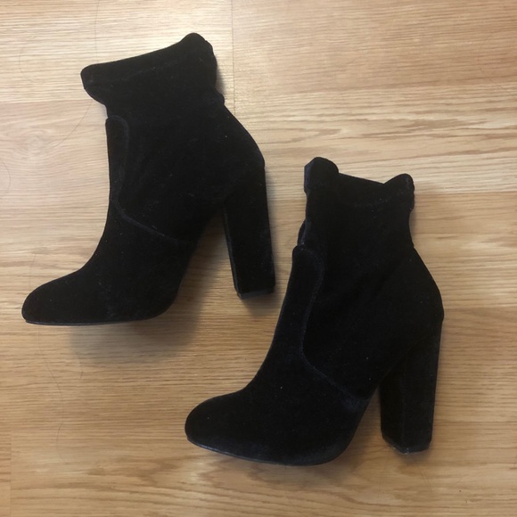 Velvet ankle sock booties - Picture 3 of 5